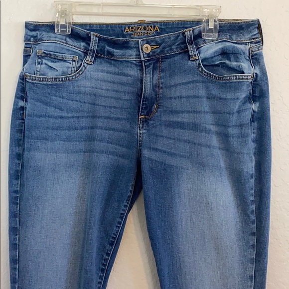 Super cute NWOT cropped jeans - Picture 2 of 7